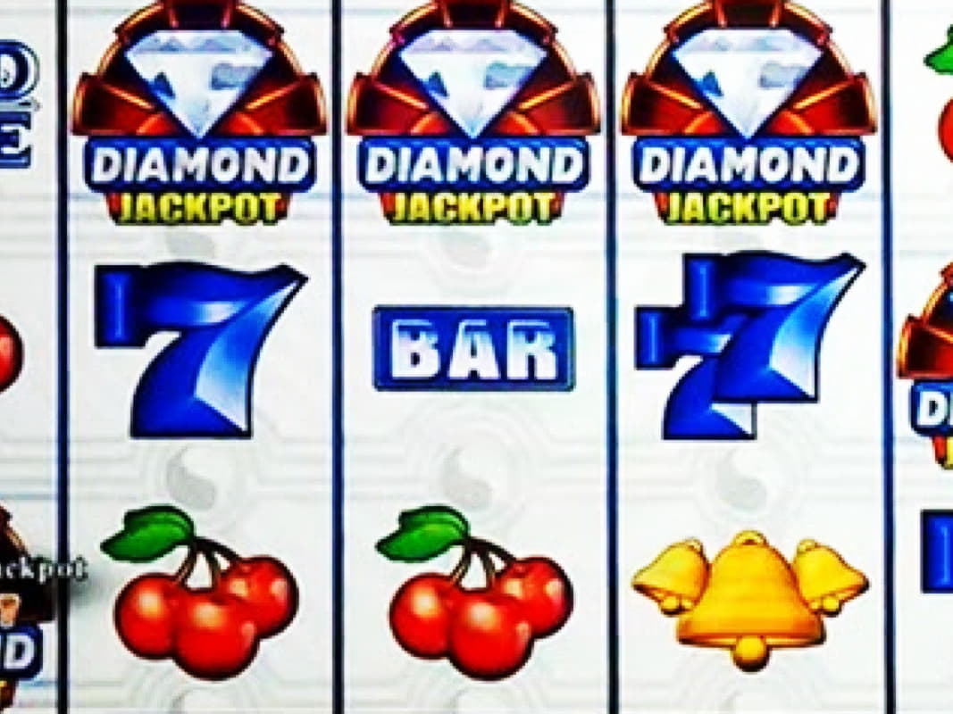 €505 Daily freeroll slot tournament at Vegas Hero Casino