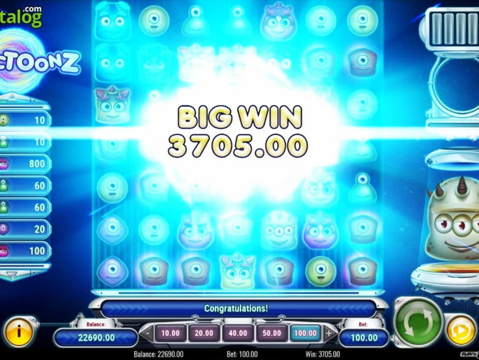 EUR 275 Daily freeroll slot tournament at Vegas Hero Casino