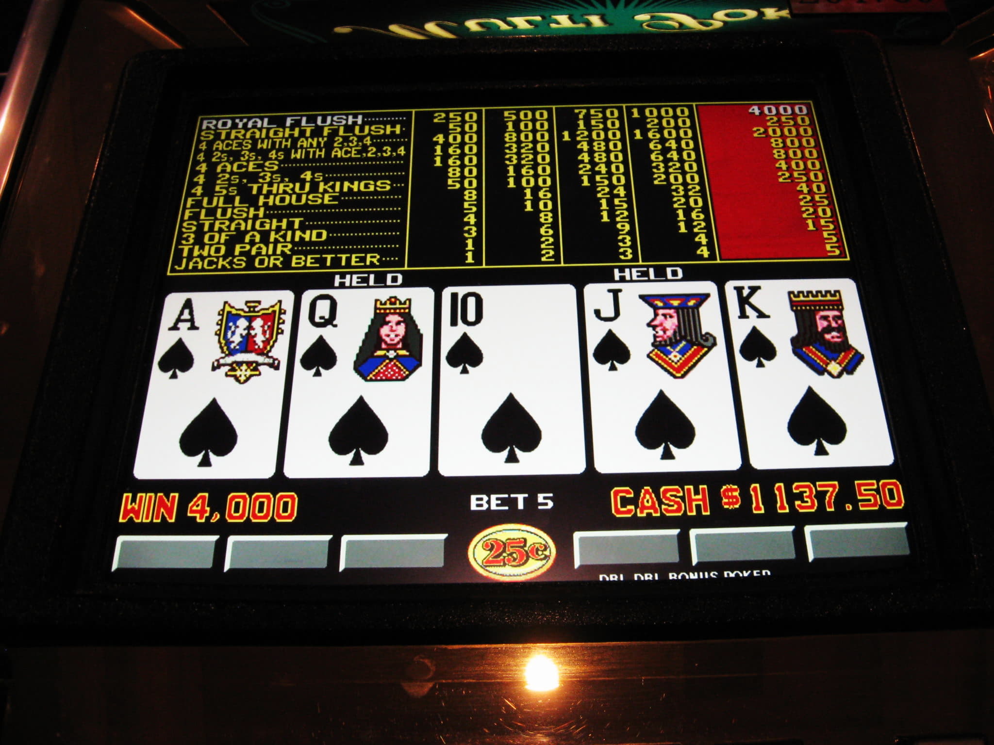 £4695 No deposit bonus at Casino Heroes