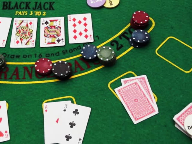 910% Match bonus at Vegas Hero Casino