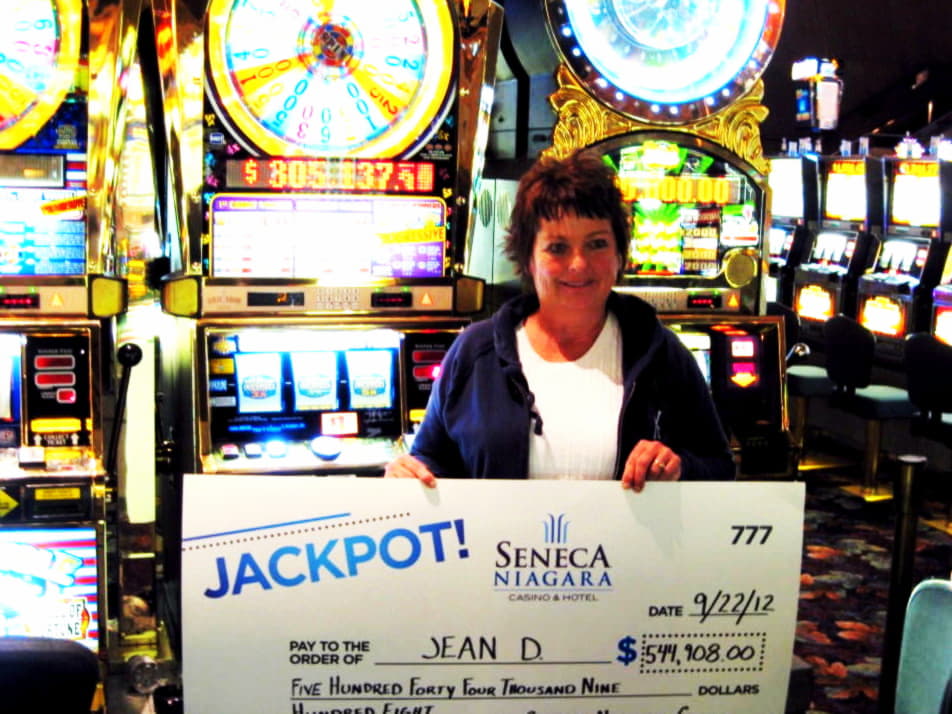 €695 Casino Chip at Spinland Casino