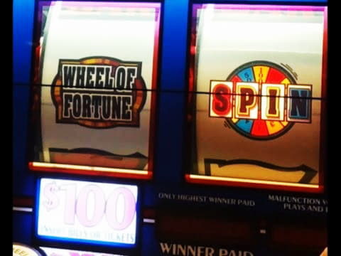 275 FREE Spins at Casino Heroes