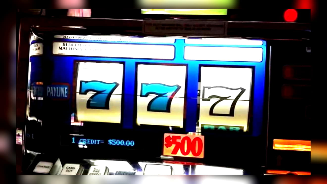 £220 Daily freeroll slot tournament at Casino-X
