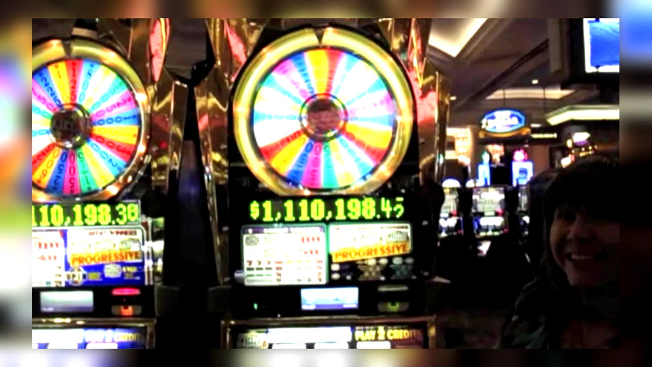 £630 Mobile freeroll slot tournament at Royal Panda Casino