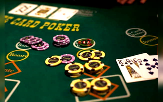 €585 Daily freeroll slot tournament at LV Bet Casino