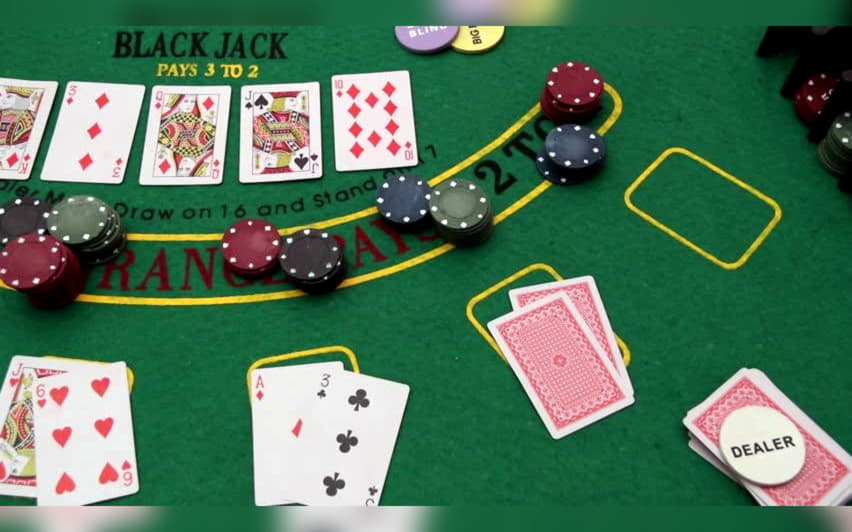 €300 Daily freeroll slot tournament at Joy Casino