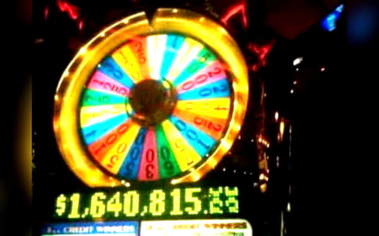 EUR 125 Daily freeroll slot tournament at Spinland Casino