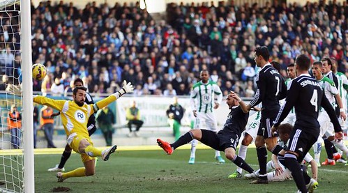 Casino Online - Ronaldo Hajar Pemain Cordoba, Real Madrid Menang