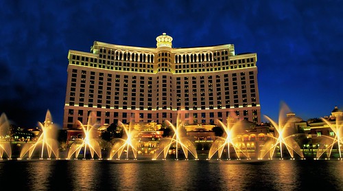Online Casino - Bellagio Hero Shot with Pinwheel Fountains